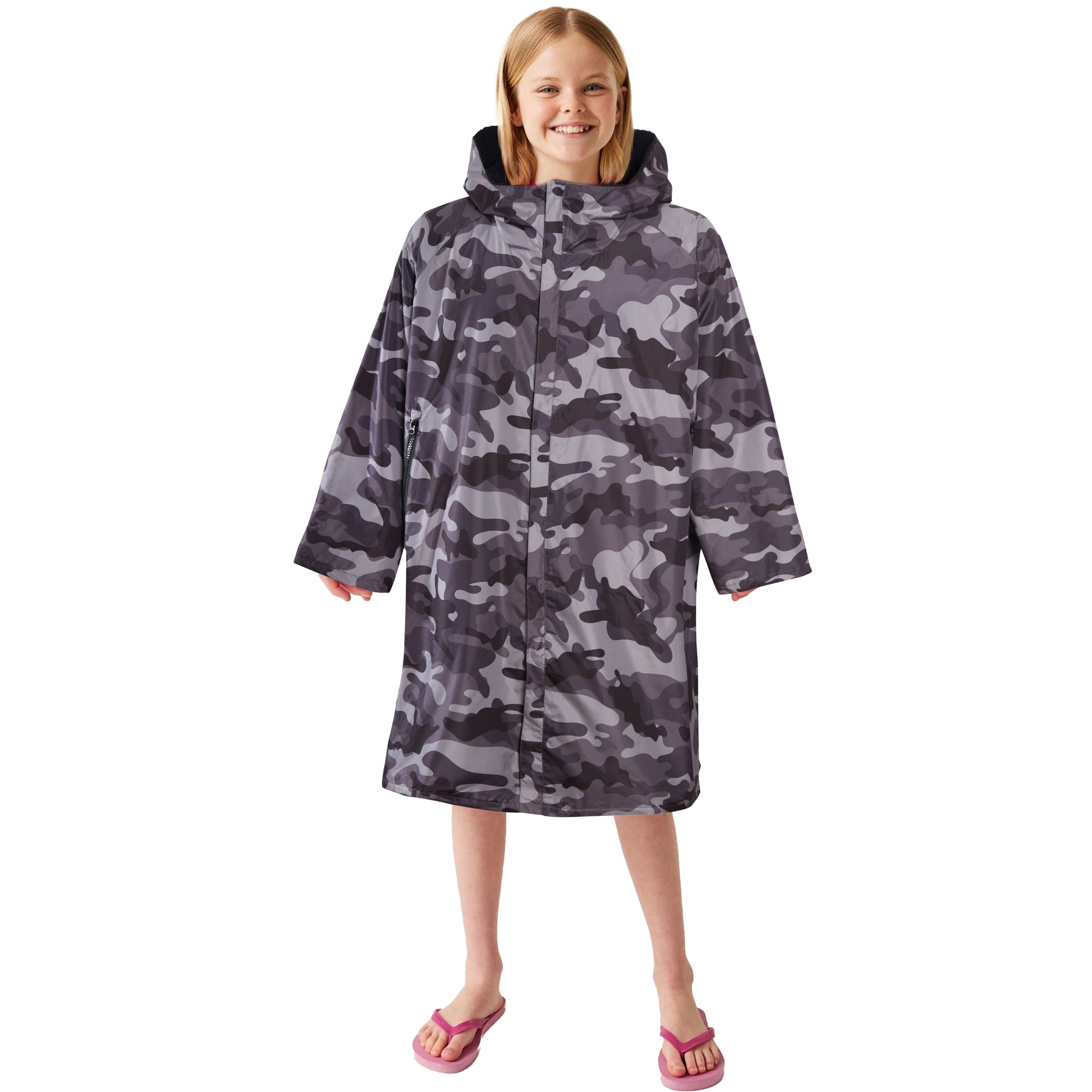 Changing Robe Kids Unisex Hooded Coat Camo/Black Windproof Waterproof Quick Dry for Beach Surfing Swimming by Heatwave Thermalwear. Buy now for £30.00.